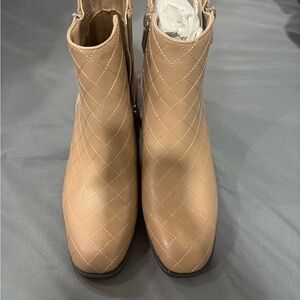 Just Fab  Tan Quilted Ankle Boots NIB size 6